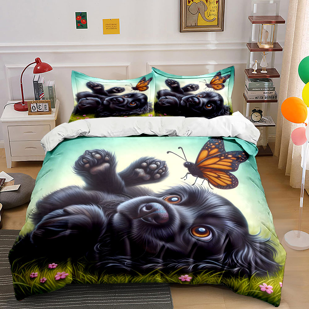 Duvet Cover Sets With Zipper - Un piccolo cane nero gioca con