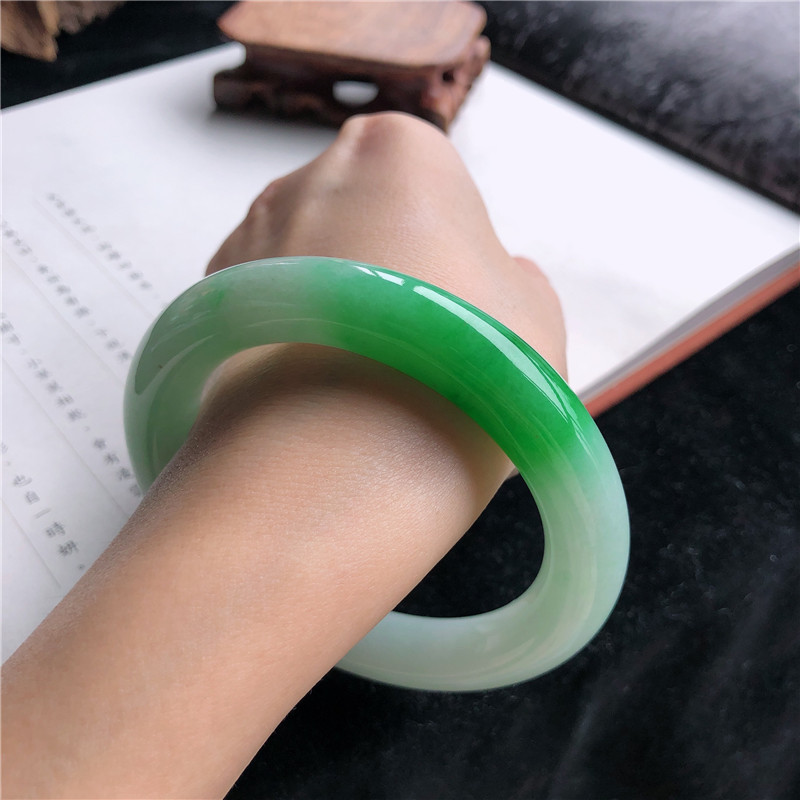 Bracciale in giadeite birmana  - Lighting recensione e prezzo